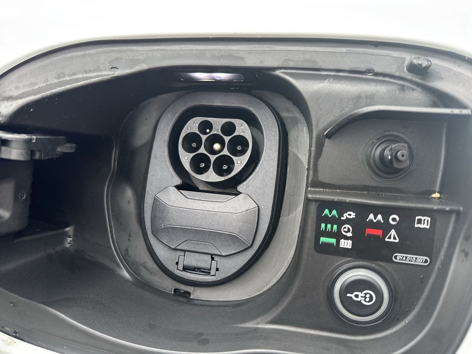 Fahrzeug autohaus mense Fahrzeugabbildung Audi Q6 SUV e-tron quattro 315 kW Matrix B&O - mit KI generiert/bearbeitet