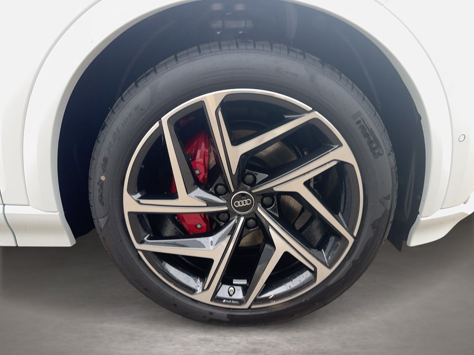 Fahrzeug autohaus mense Fahrzeugabbildung Audi Q6 SUV e-tron quattro 315 kW Matrix B&O - mit KI generiert/bearbeitet