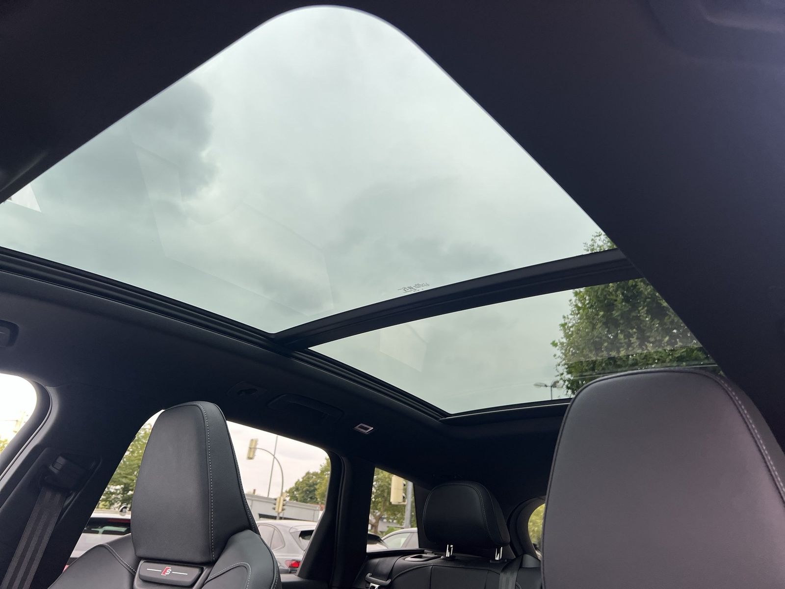 Fahrzeug autohaus mense Fahrzeugabbildung Audi Q6 SUV e-tron quattro 315 kW Matrix B&O - mit KI generiert/bearbeitet
