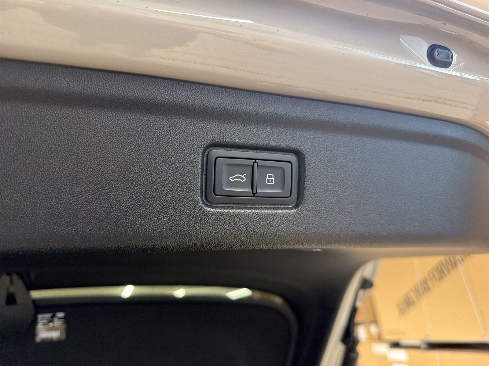 Fahrzeug autohaus mense Fahrzeugabbildung Audi A6 Sportback e-tron quattro B&O AHK HUD Luft ACC - mit KI generiert/bearbeitet