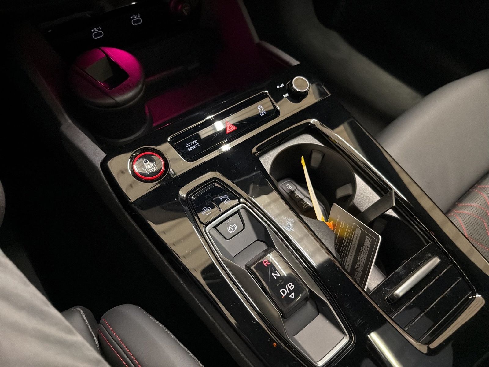 Fahrzeug autohaus mense Fahrzeugabbildung Audi A6 Sportback e-tron quattro B&O AHK HUD Luft ACC - mit KI generiert/bearbeitet