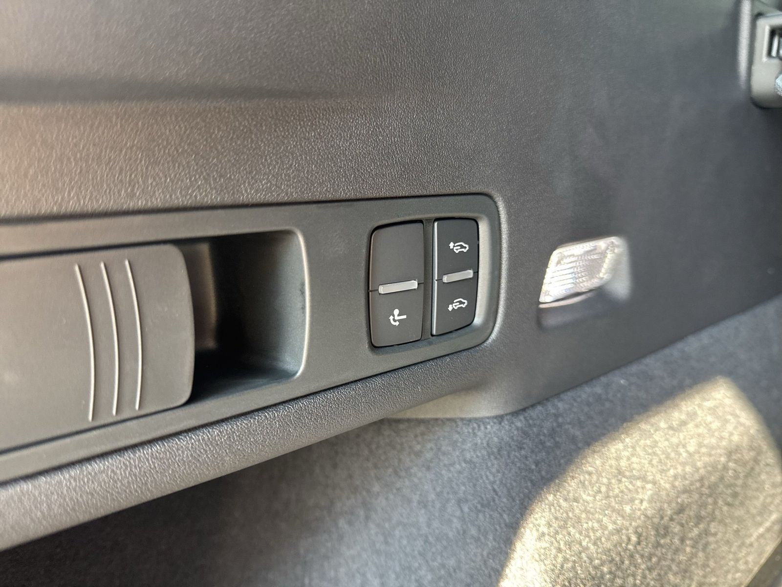 Fahrzeugabbildung Audi SQ6 SUV e-tron 360 kW Matrix B&O CarPlay TechPro - mit KI generiert/bearbeitet