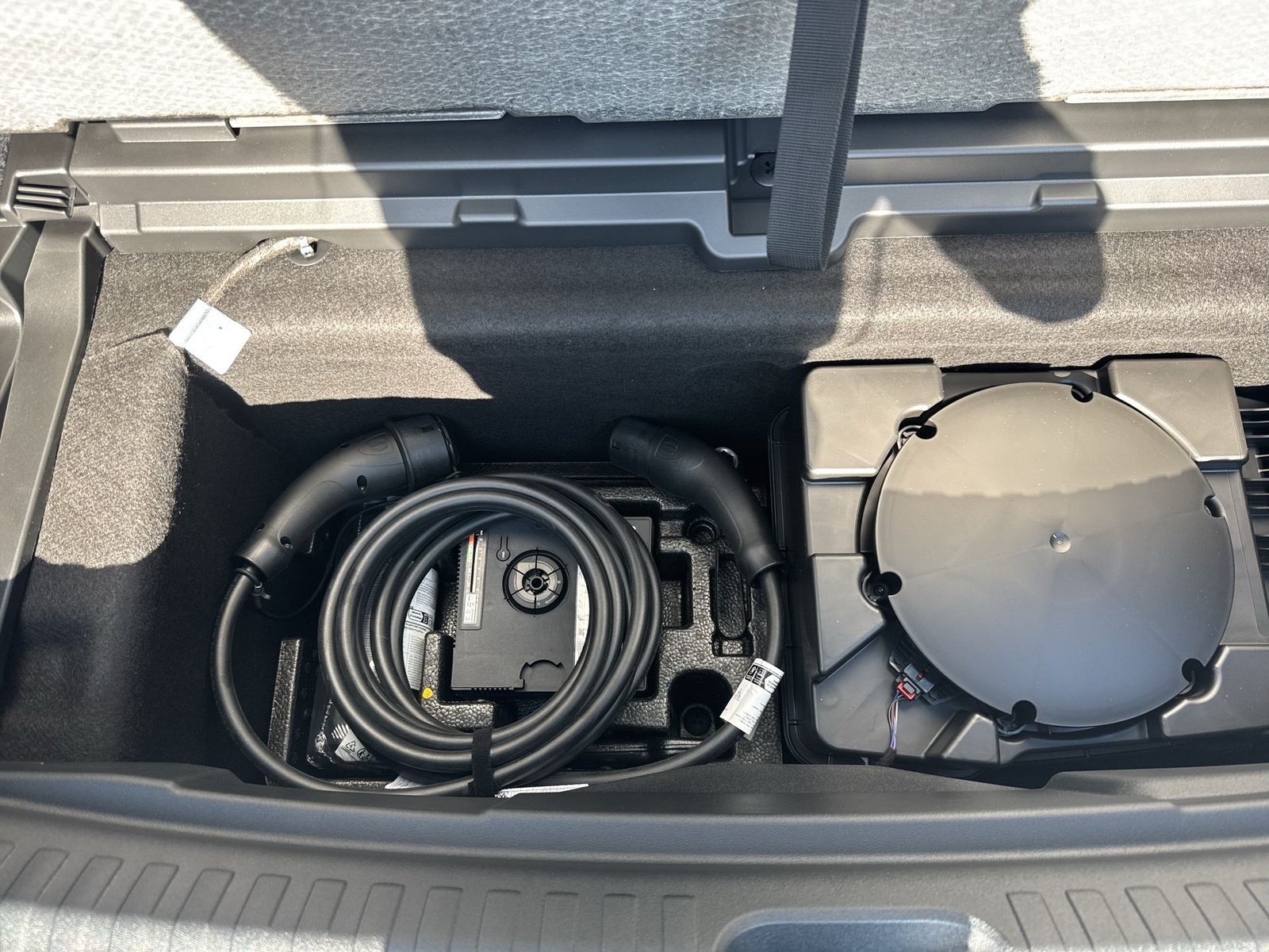 Fahrzeugabbildung Audi SQ6 SUV e-tron 360 kW Matrix B&O CarPlay TechPro - mit KI generiert/bearbeitet