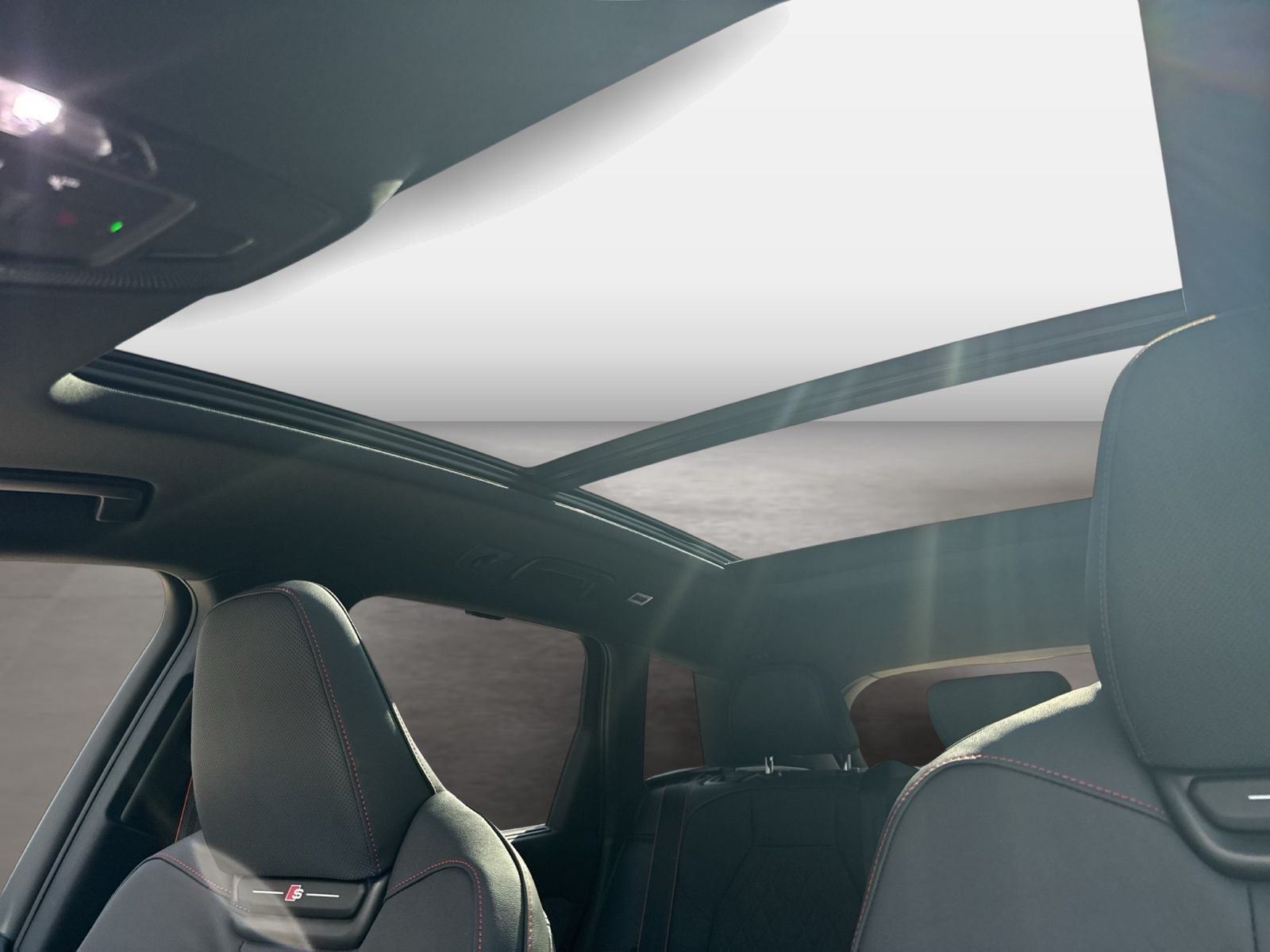 Fahrzeugabbildung Audi SQ6 SUV e-tron 360 kW Matrix B&O CarPlay TechPro - mit KI generiert/bearbeitet