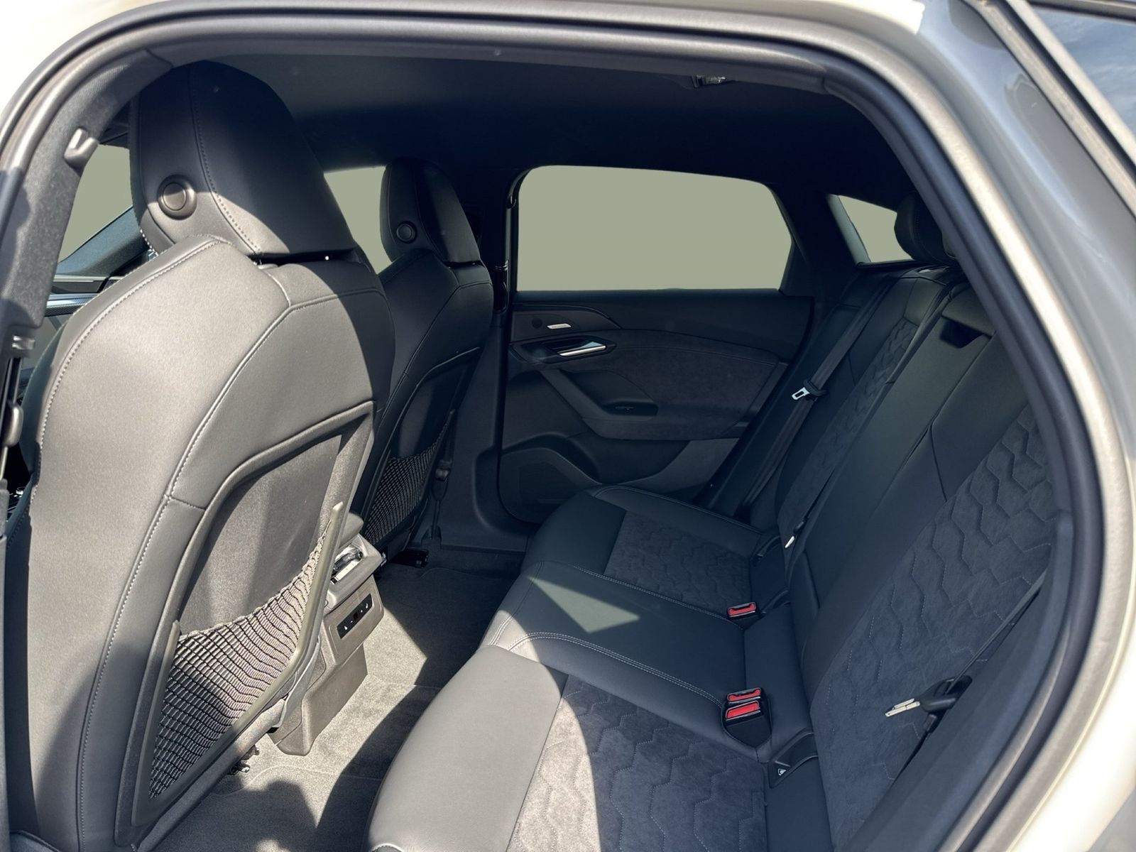 Fahrzeug autohaus mense Fahrzeugabbildung Audi A6 Sportback e-tron quattro 315 kW LM - mit KI generiert/bearbeitet
