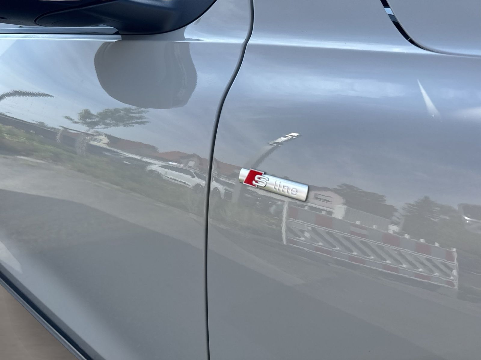 Fahrzeug autohaus mense Fahrzeugabbildung Audi A6 Sportback e-tron quattro 315 kW LM - mit KI generiert/bearbeitet