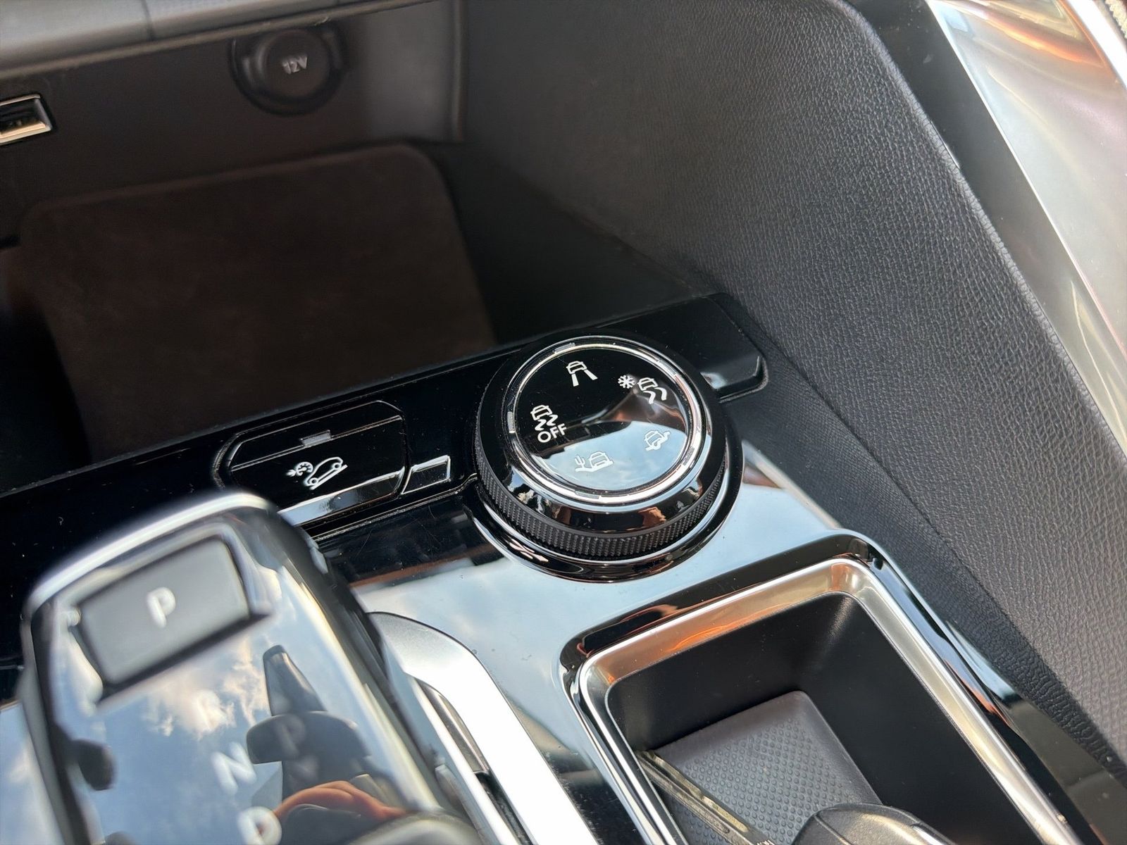 Fahrzeug autohaus mense Fahrzeugabbildung Peugeot 3008 1.6 Pure Tech Crossway Automatik Navi Virtu - mit KI generiert/bearbeitet