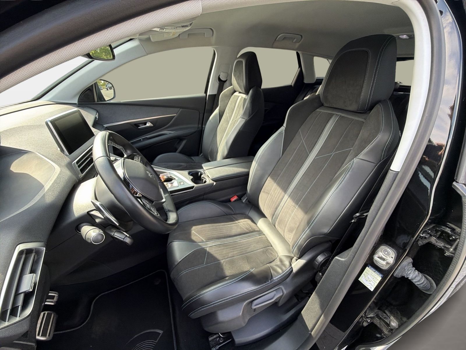 Fahrzeug autohaus mense Fahrzeugabbildung Peugeot 3008 1.6 Pure Tech Crossway Automatik Navi Virtu - mit KI generiert/bearbeitet