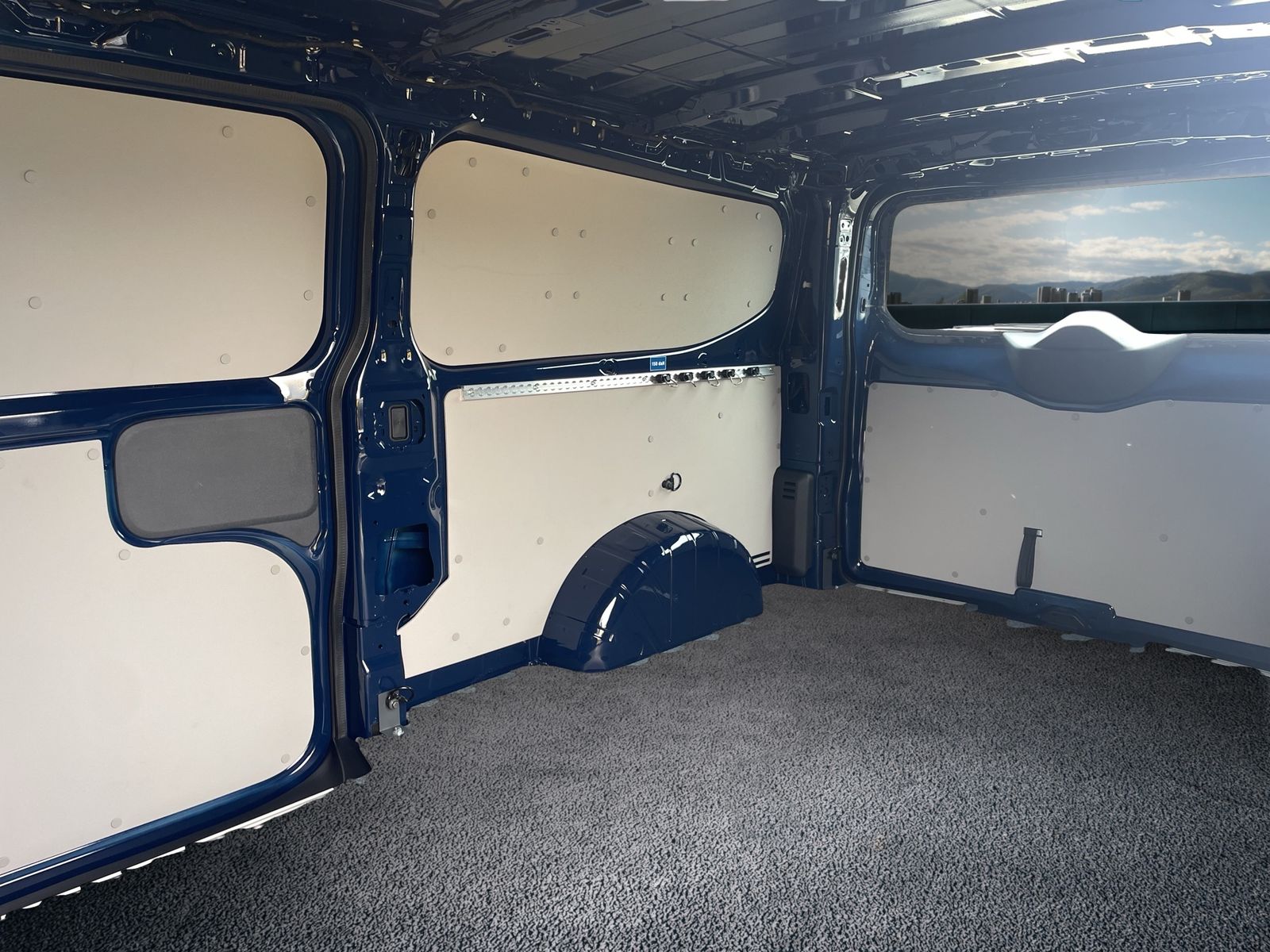 Fahrzeugabbildung Volkswagen NFZ Transporter Kasten Motor: 2.0 l TDI 110 kW G - mit KI generiert/bearbeitet
