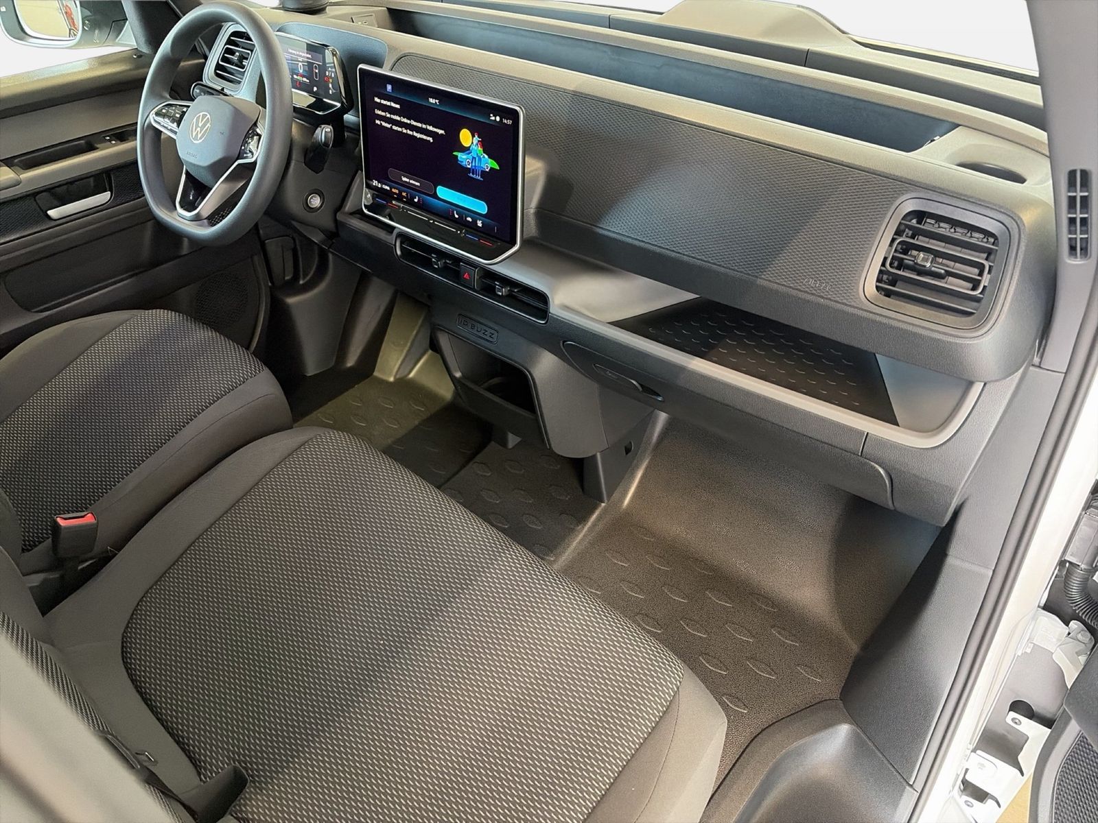 Fahrzeugabbildung Volkswagen ID. Buzz Cargo Pro 79 kWh - mit KI generiert/bearbeitet