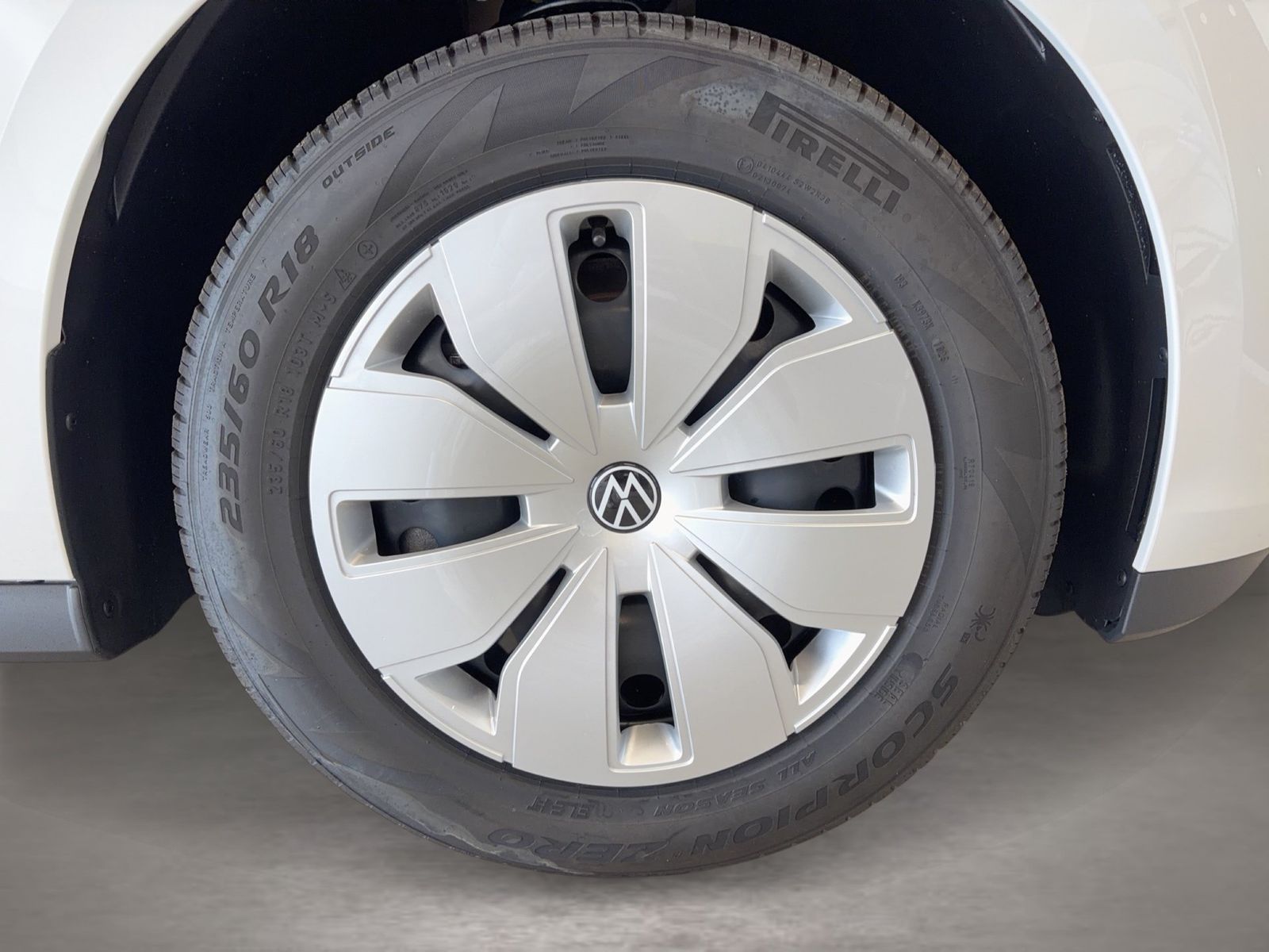 Fahrzeugabbildung Volkswagen ID. Buzz Cargo Pro 79 kWh - mit KI generiert/bearbeitet