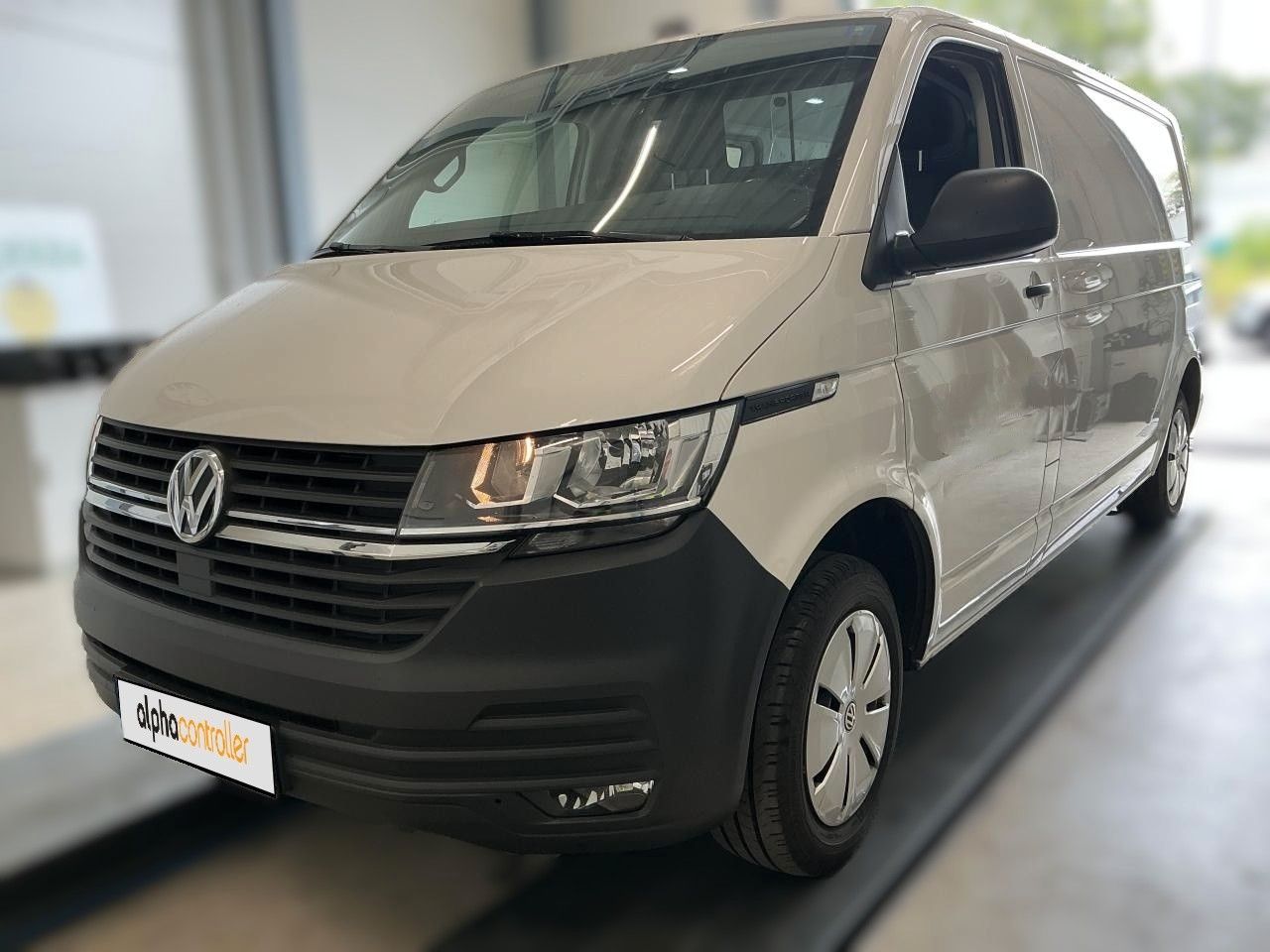 Fahrzeug autohaus mense Fahrzeugabbildung Volkswagen T6.1 Transporter Kasten langer Radstand Kastenwa - mit KI generiert/bearbeitet