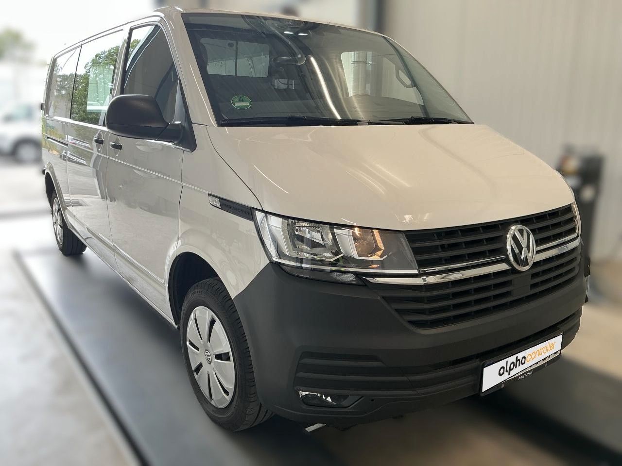 Fahrzeug autohaus mense Fahrzeugabbildung Volkswagen T6.1 Transporter Kasten langer Radstand Kastenwa - mit KI generiert/bearbeitet