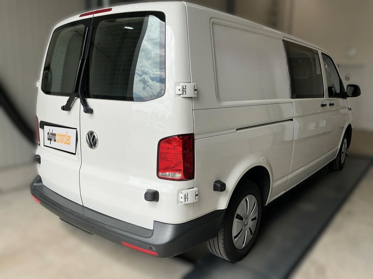 Fahrzeug autohaus mense Fahrzeugabbildung Volkswagen T6.1 Transporter Kasten langer Radstand Kastenwa - mit KI generiert/bearbeitet