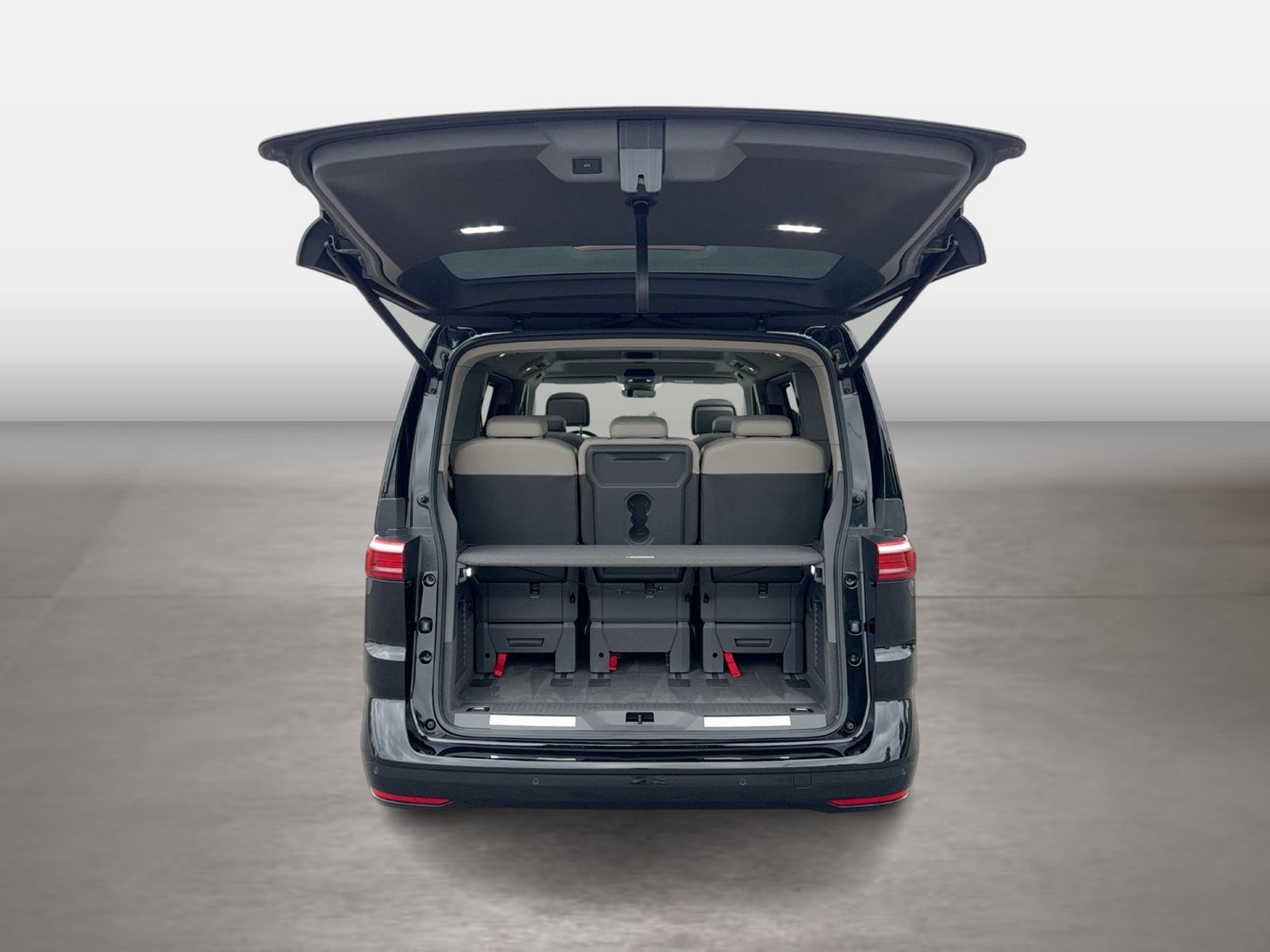 Fahrzeugabbildung Volkswagen Multivan T7 Style KÜ 110TDI IQ.Light Matrix CarP - mit KI generiert/bearbeitet