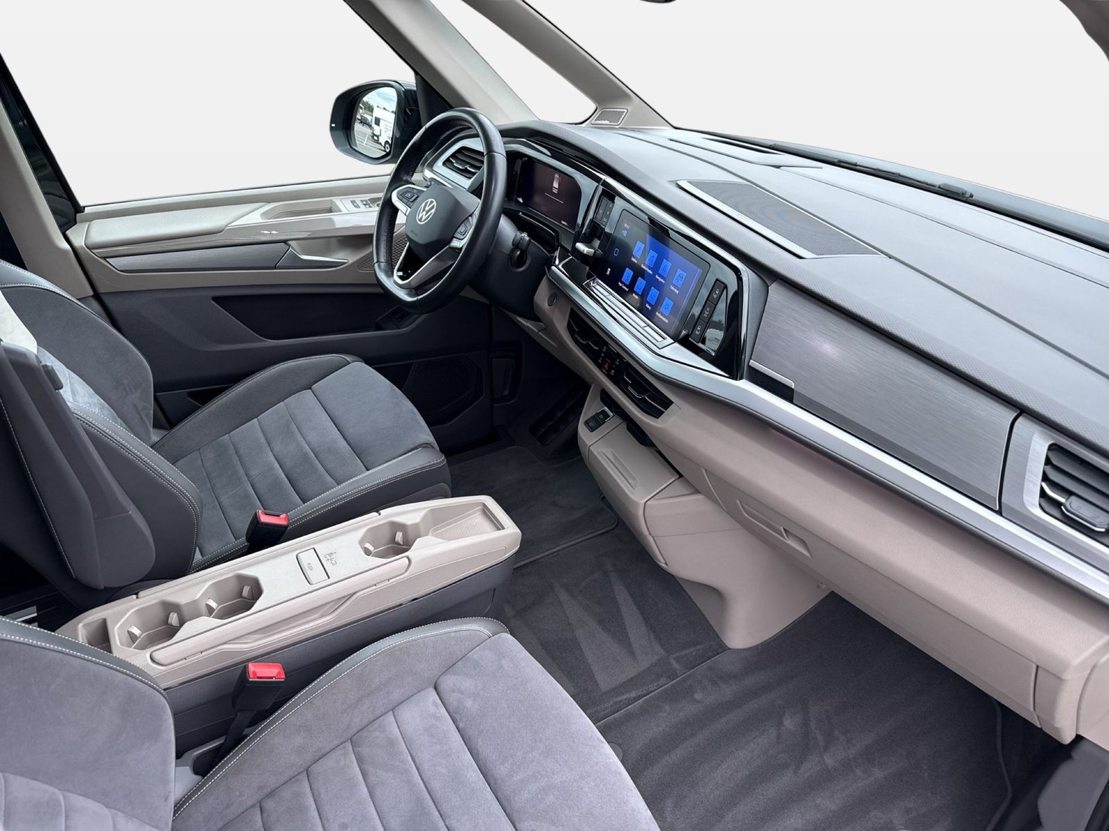 Fahrzeugabbildung Volkswagen Multivan T7 Style KÜ 110TDI IQ.Light Matrix CarP - mit KI generiert/bearbeitet