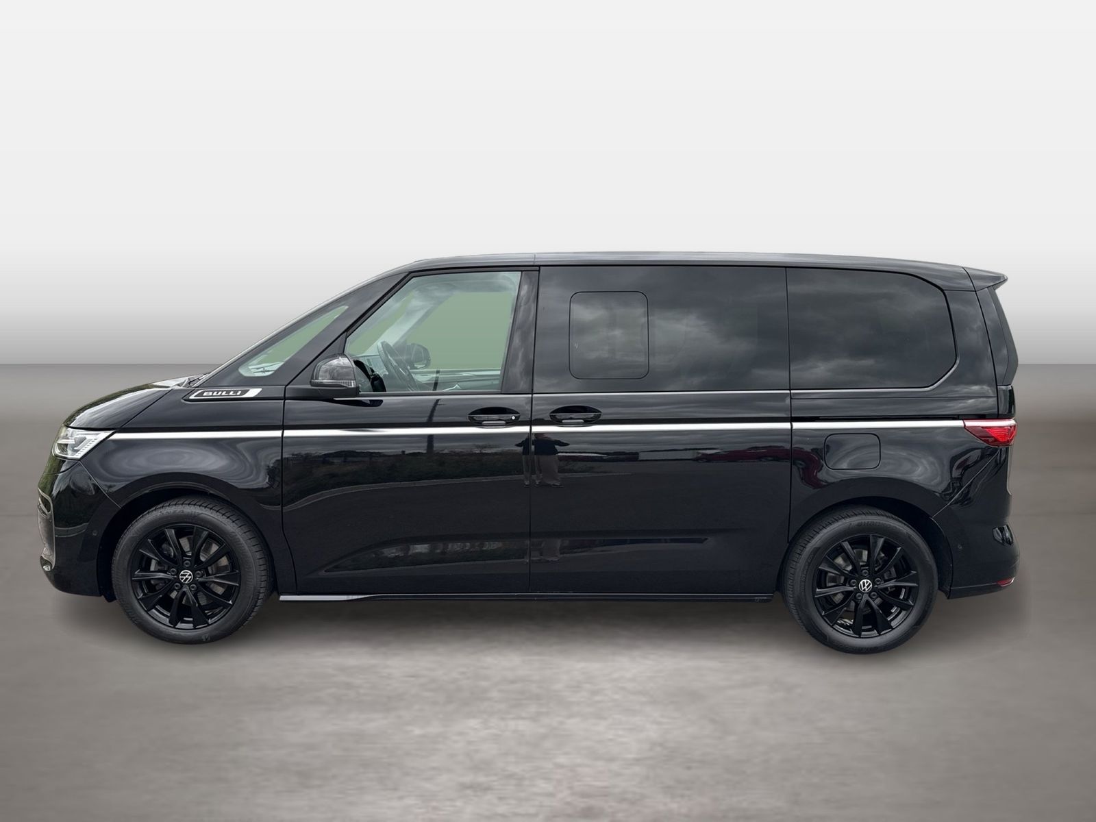 Fahrzeugabbildung Volkswagen Multivan T7 Style KÜ 110TDI IQ.Light Matrix CarP - mit KI generiert/bearbeitet