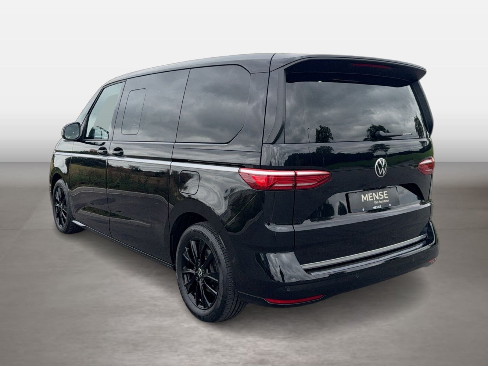 Fahrzeugabbildung Volkswagen Multivan T7 Style KÜ 110TDI IQ.Light Matrix CarP - mit KI generiert/bearbeitet