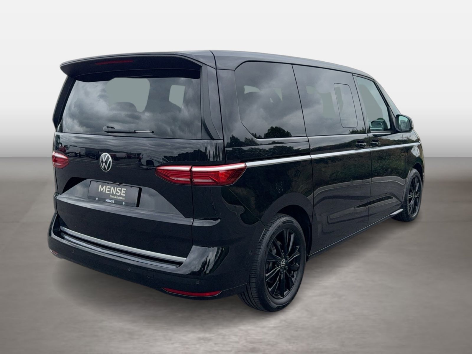 Fahrzeugabbildung Volkswagen Multivan T7 Style KÜ 110TDI IQ.Light Matrix CarP - mit KI generiert/bearbeitet