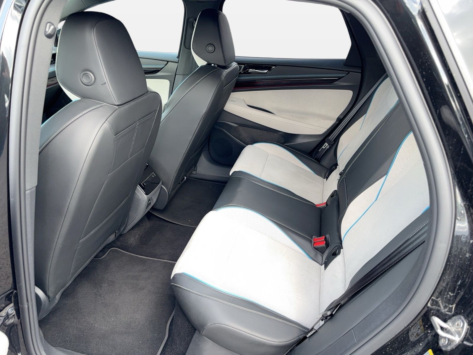 Fahrzeug autohaus mense Fahrzeugabbildung Volkswagen ID.7 Pro IQ.Light|Matrix|CarPlay|h/k|HUD|4xSHZG