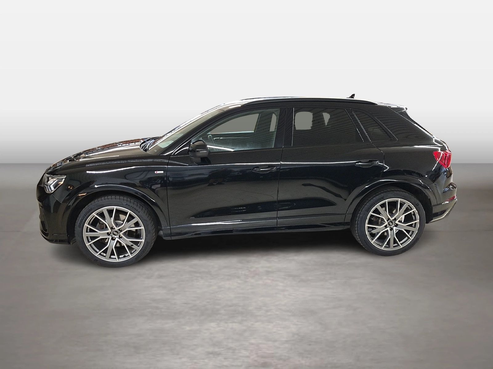 Fahrzeug autohaus mense Fahrzeugabbildung Audi Q3 40 TFSI quattro S tronic S line Matrix Sonos