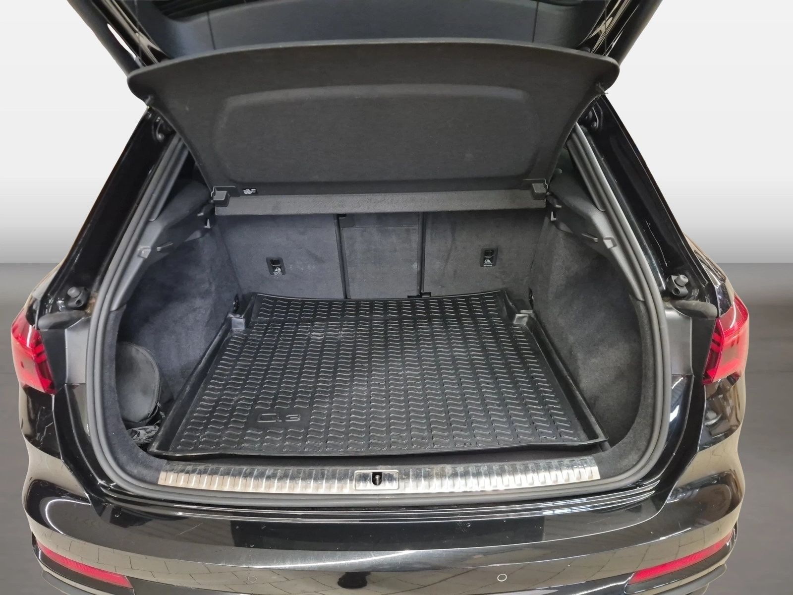 Fahrzeug autohaus mense Fahrzeugabbildung Audi Q3 40 TFSI quattro S tronic S line Matrix Sonos