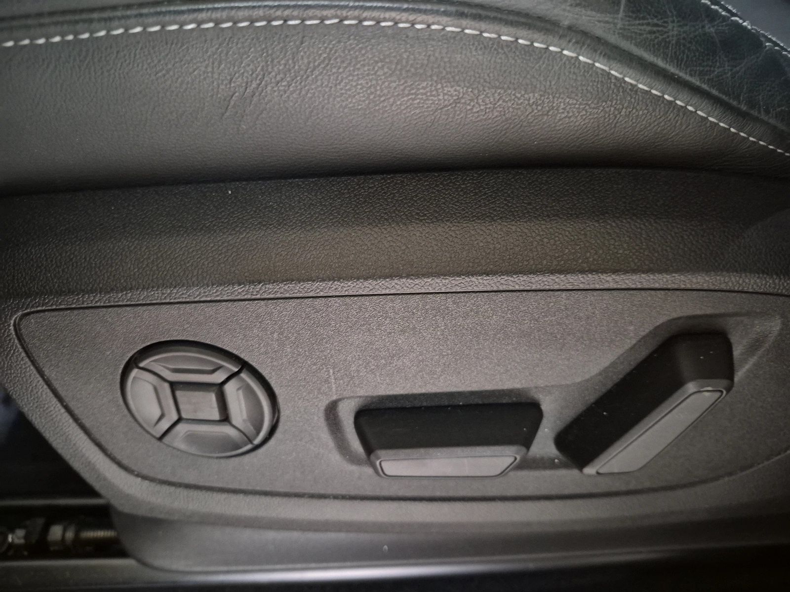 Fahrzeug autohaus mense Fahrzeugabbildung Audi Q3 40 TFSI quattro S tronic S line Matrix Sonos