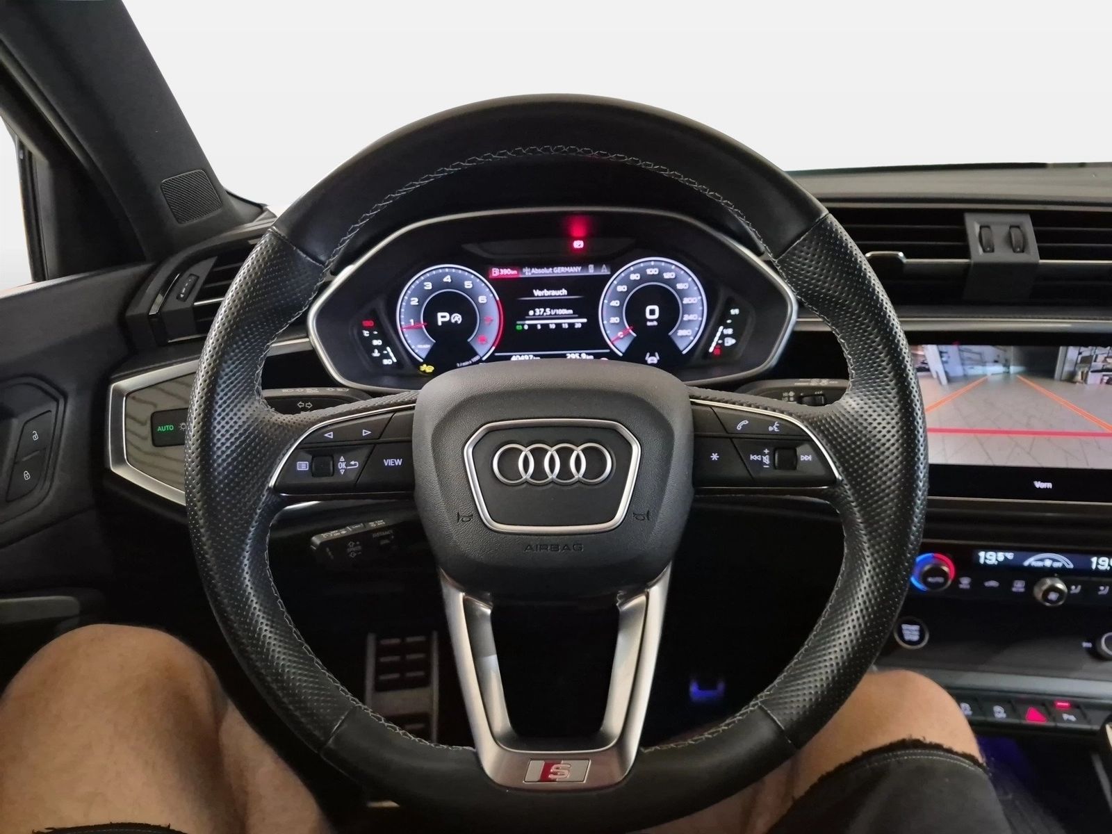 Fahrzeug autohaus mense Fahrzeugabbildung Audi Q3 40 TFSI quattro S tronic S line Matrix Sonos