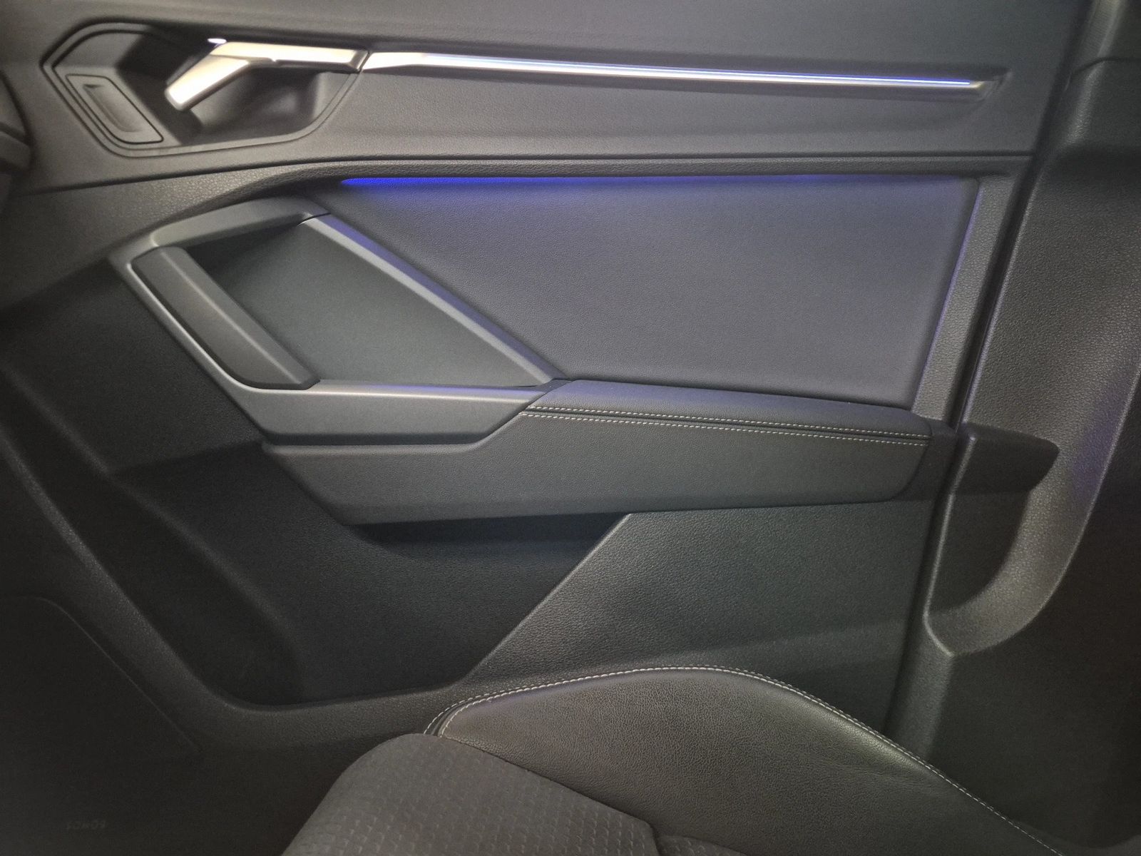 Fahrzeug autohaus mense Fahrzeugabbildung Audi Q3 40 TFSI quattro S tronic S line Matrix Sonos