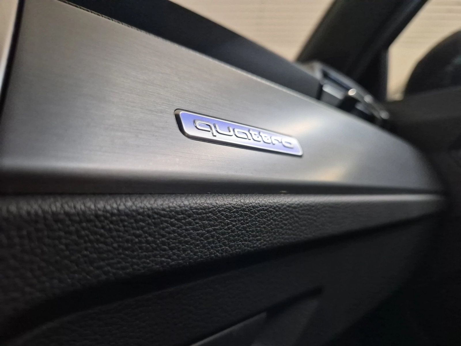 Fahrzeug autohaus mense Fahrzeugabbildung Audi Q3 40 TFSI quattro S tronic S line Matrix Sonos