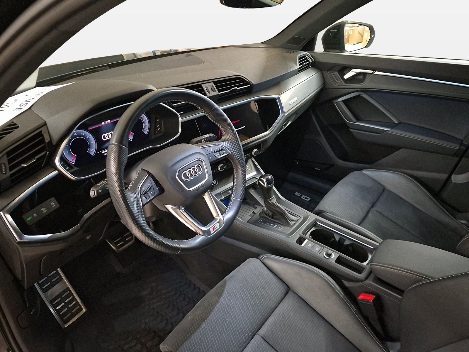 Fahrzeug autohaus mense Fahrzeugabbildung Audi Q3 40 TFSI quattro S tronic S line Matrix Sonos