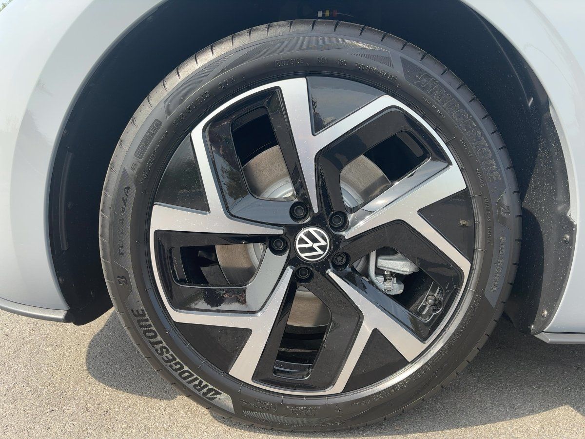 Fahrzeugabbildung Volkswagen ID.3 Neo Life 58 kWh 1-Gang-Automatik Winterräde - mit KI generiert/bearbeitet