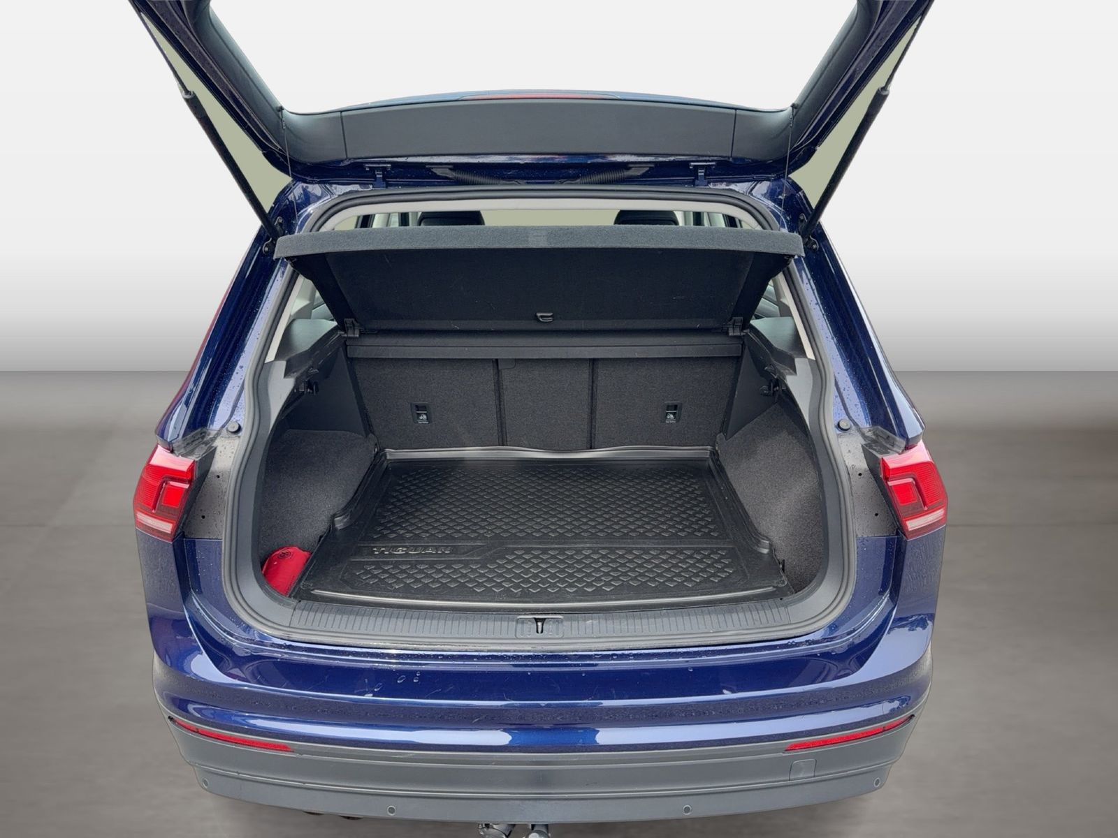 Fahrzeugabbildung Volkswagen Tiguan Comfortline Comfortline 1.5 TSI ACT OPF 9 - mit KI generiert/bearbeitet
