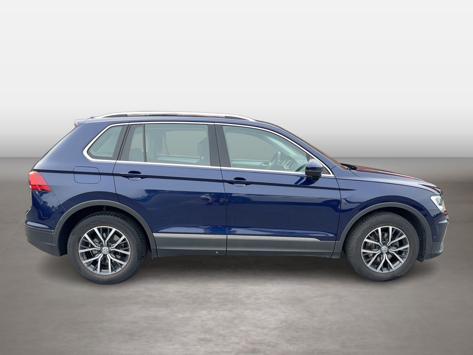 Fahrzeugabbildung Volkswagen Tiguan Comfortline Comfortline 1.5 TSI ACT OPF 9 - mit KI generiert/bearbeitet