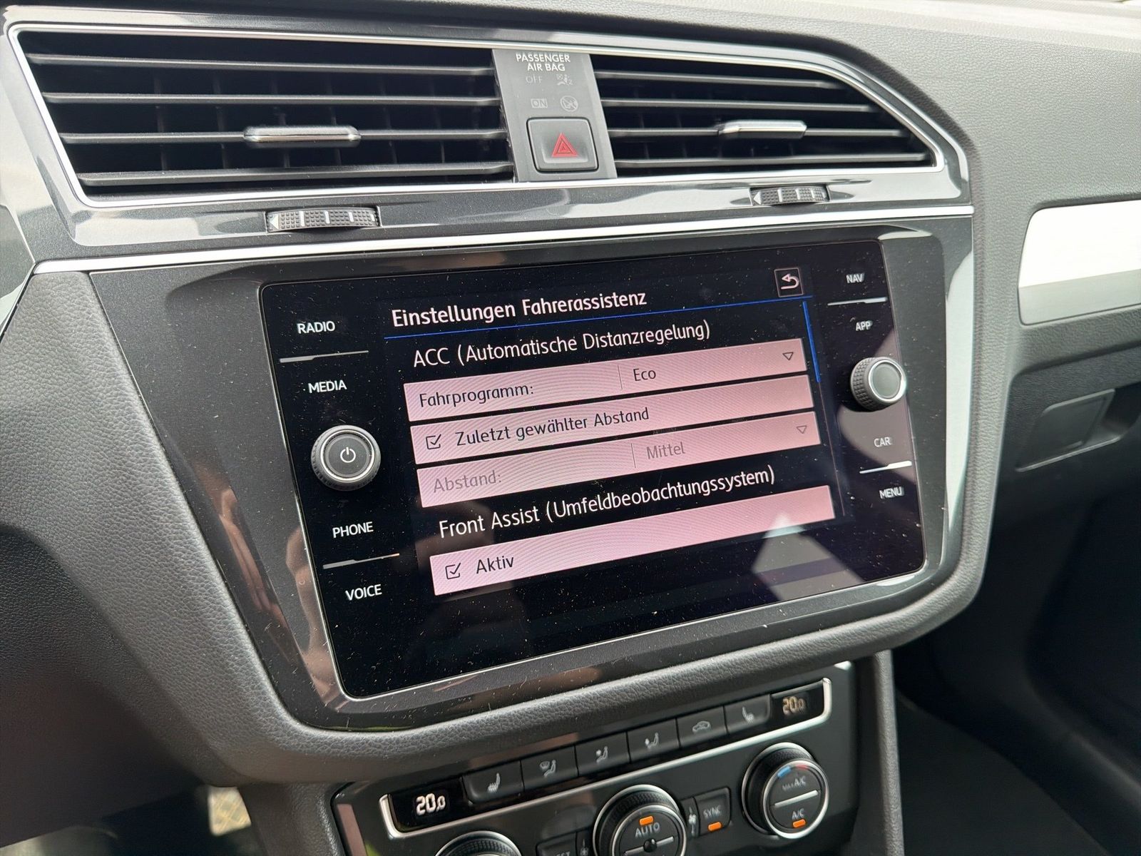 Fahrzeugabbildung Volkswagen Tiguan Comfortline Comfortline 1.5 TSI ACT OPF 9 - mit KI generiert/bearbeitet