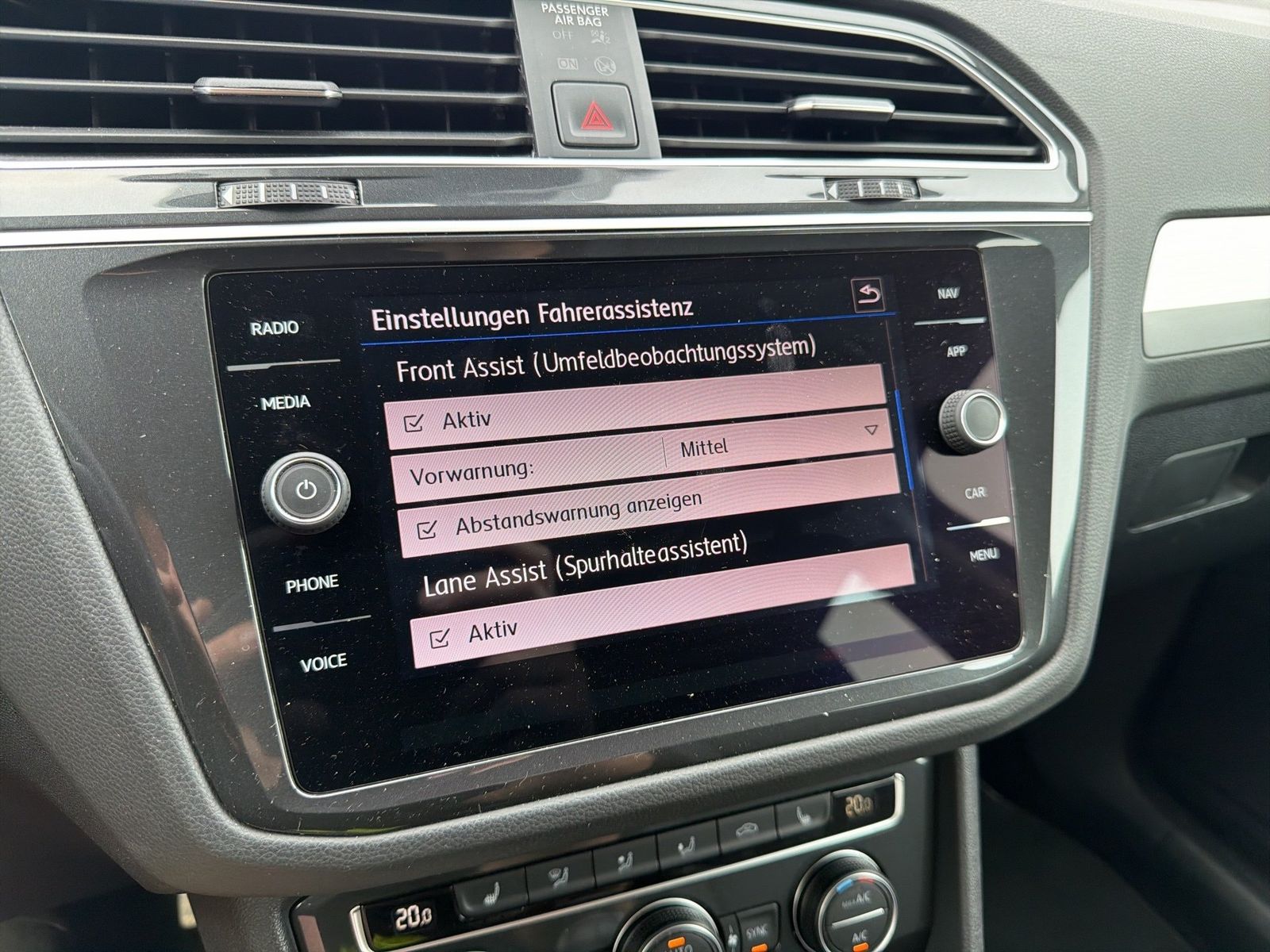 Fahrzeugabbildung Volkswagen Tiguan Comfortline Comfortline 1.5 TSI ACT OPF 9 - mit KI generiert/bearbeitet