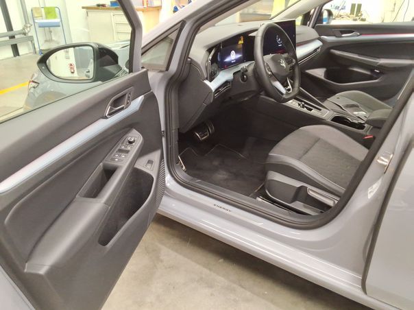 Fahrzeugabbildung Volkswagen Golf VIII Variant 2.0TDI DSG Life Energy Matrix