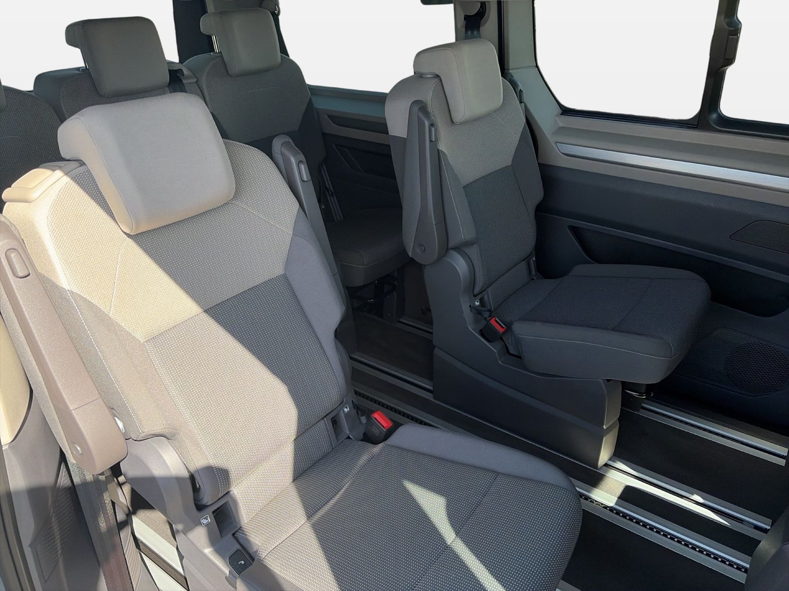 Fahrzeug autohaus mense Fahrzeugabbildung Volkswagen Multivan T7 LÜ 110kW TDI IQ.Light Matrix AHK - mit KI generiert/bearbeitet