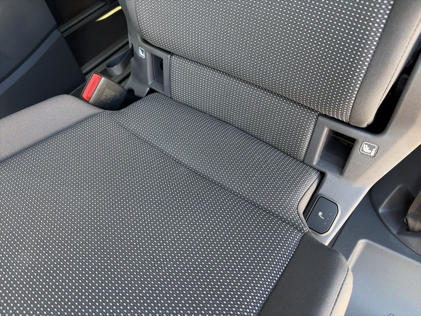Fahrzeug autohaus mense Fahrzeugabbildung Volkswagen Multivan T7 LÜ 110kW TDI IQ.Light Matrix AHK - mit KI generiert/bearbeitet