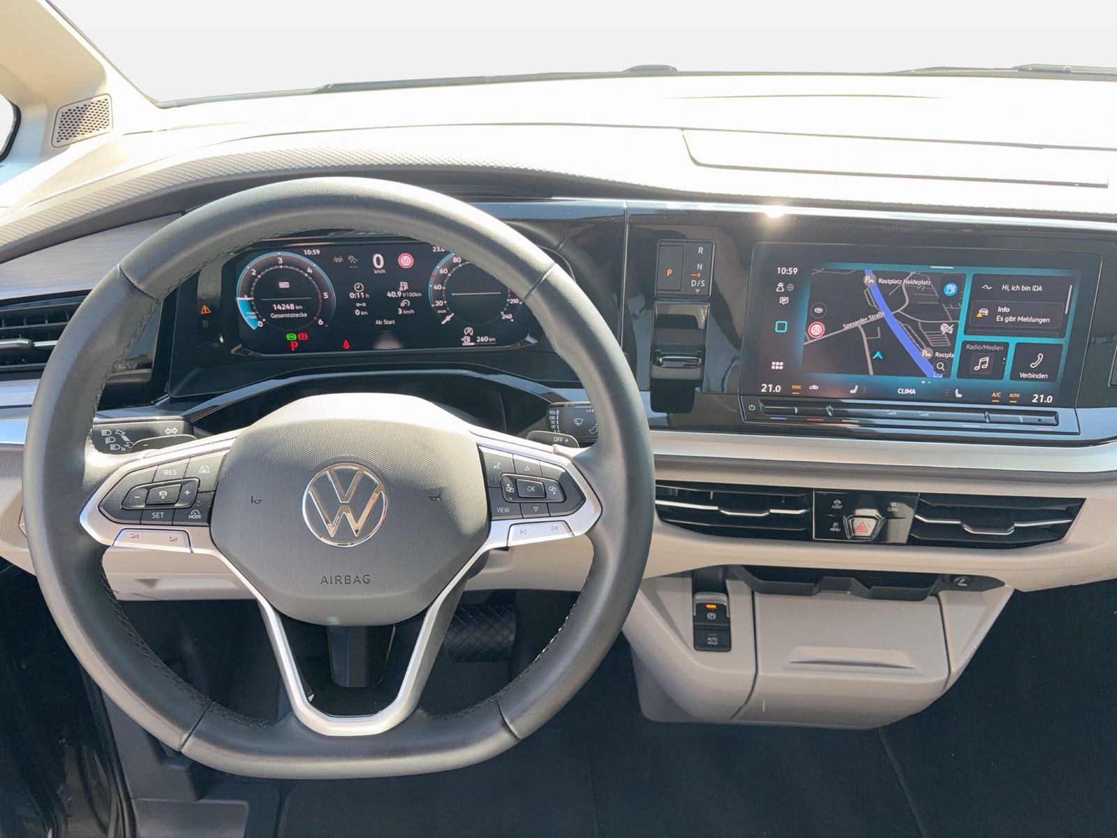 Fahrzeug autohaus mense Fahrzeugabbildung Volkswagen Multivan T7 LÜ 110kW TDI IQ.Light Matrix AHK - mit KI generiert/bearbeitet