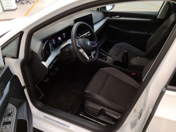 Fahrzeugabbildung Volkswagen Golf VIII 1.5 TSI Life Energy CarPlay ACC LED