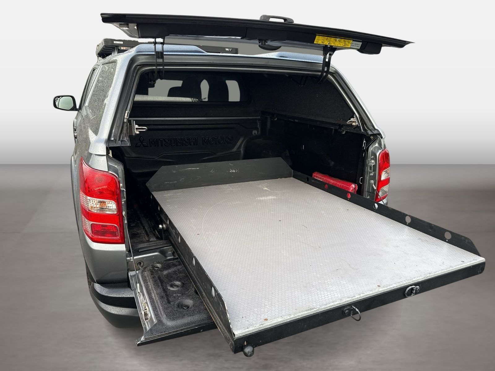 Fahrzeug autohaus mense Fahrzeugabbildung Mitsubishi L200 Plus Doppelkabine 4WD Kamera KlimaA - mit KI generiert/bearbeitet