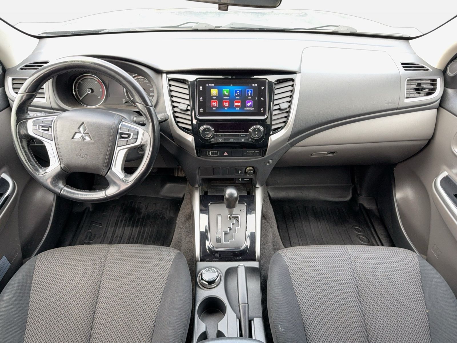 Fahrzeug autohaus mense Fahrzeugabbildung Mitsubishi L200 Plus Doppelkabine 4WD Kamera KlimaA - mit KI generiert/bearbeitet