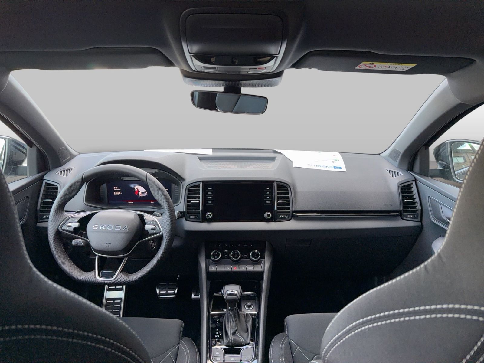 Fahrzeug autohaus mense Fahrzeugabbildung SKODA Karoq 1.5 TSI ACT Sportline Matrix AHK 4xSHZG LM - mit KI generiert/bearbeitet