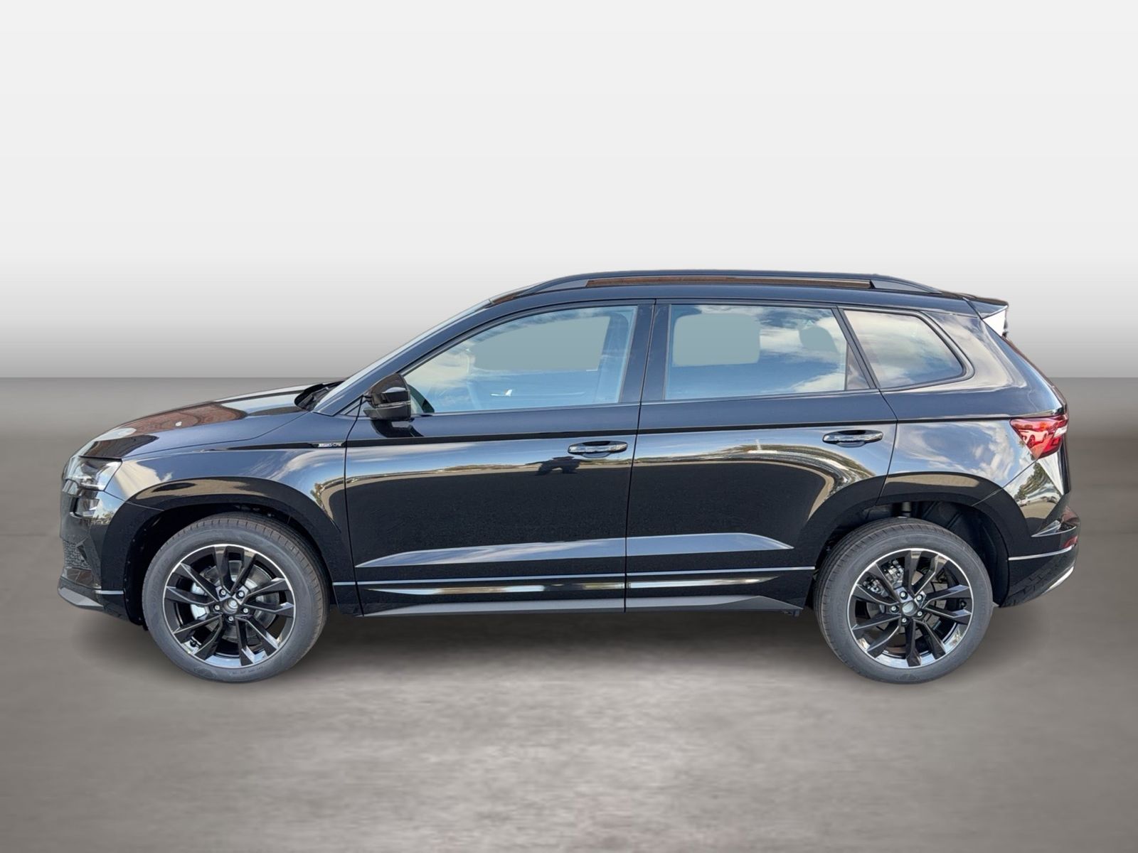 Fahrzeug autohaus mense Fahrzeugabbildung SKODA Karoq 1.5 TSI ACT Sportline Matrix AHK 4xSHZG LM - mit KI generiert/bearbeitet