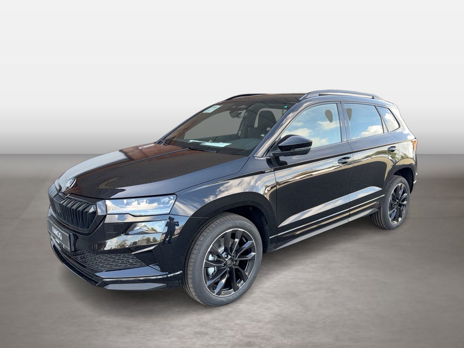Fahrzeug autohaus mense Fahrzeugabbildung SKODA Karoq 1.5 TSI ACT Sportline Matrix AHK 4xSHZG LM - mit KI generiert/bearbeitet