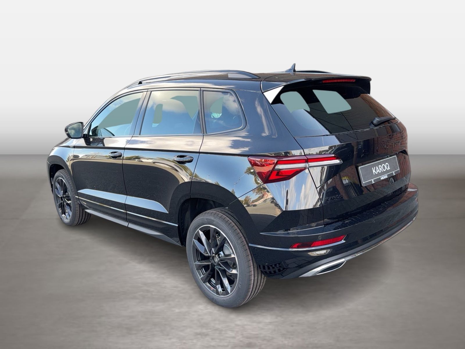 Fahrzeug autohaus mense Fahrzeugabbildung SKODA Karoq 1.5 TSI ACT Sportline Matrix AHK 4xSHZG LM - mit KI generiert/bearbeitet