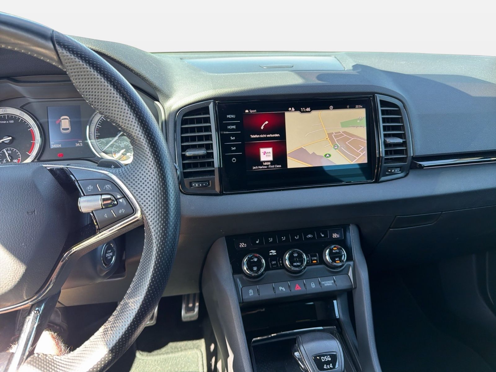 Fahrzeugabbildung SKODA Karoq Sportline 2.0l TSI 140kW 7-Gang-DSG 4x4 4x - mit KI generiert/bearbeitet