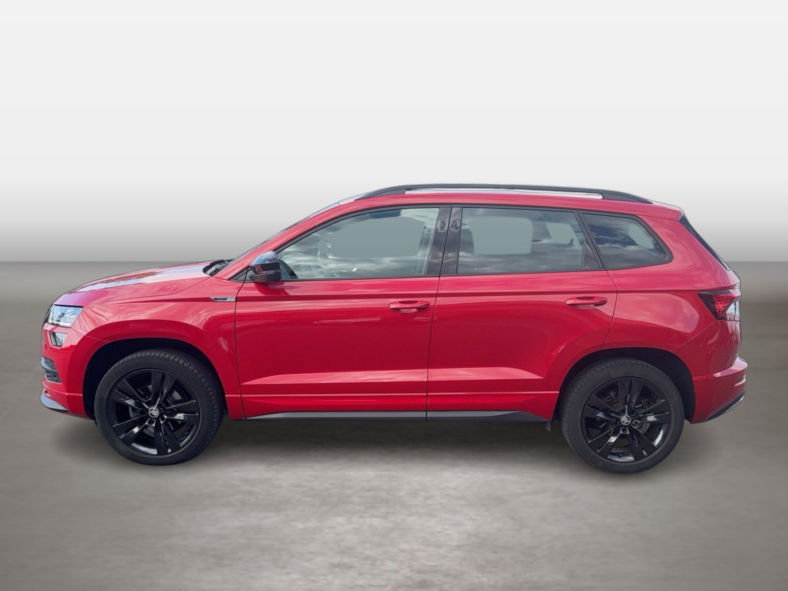 Fahrzeug autohaus mense Fahrzeugabbildung SKODA Karoq Sportline 1.5l TSI 110kW 7-Gang-DSG AHK SD - mit KI generiert/bearbeitet