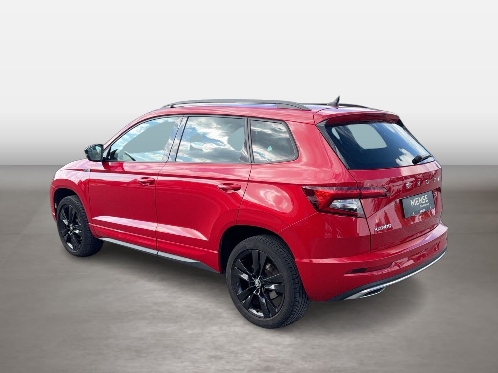 Fahrzeug autohaus mense Fahrzeugabbildung SKODA Karoq Sportline 1.5l TSI 110kW 7-Gang-DSG AHK SD - mit KI generiert/bearbeitet